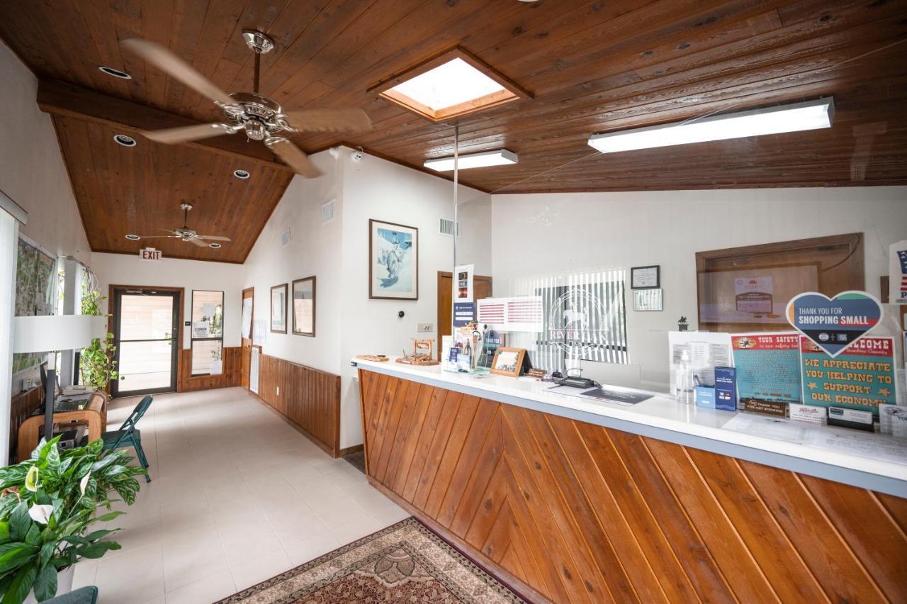 River Oak Motel *