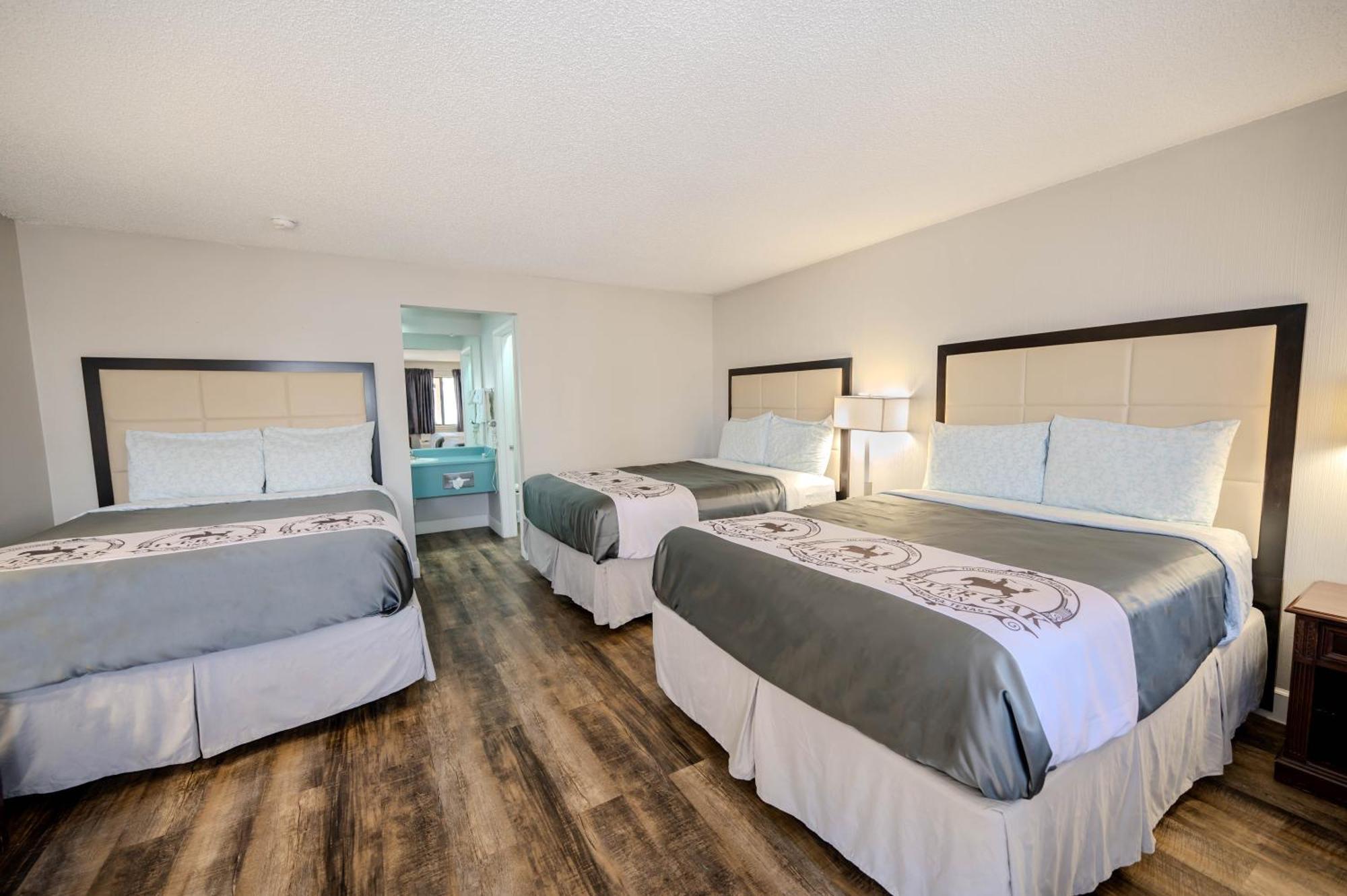 River Oak Motel *