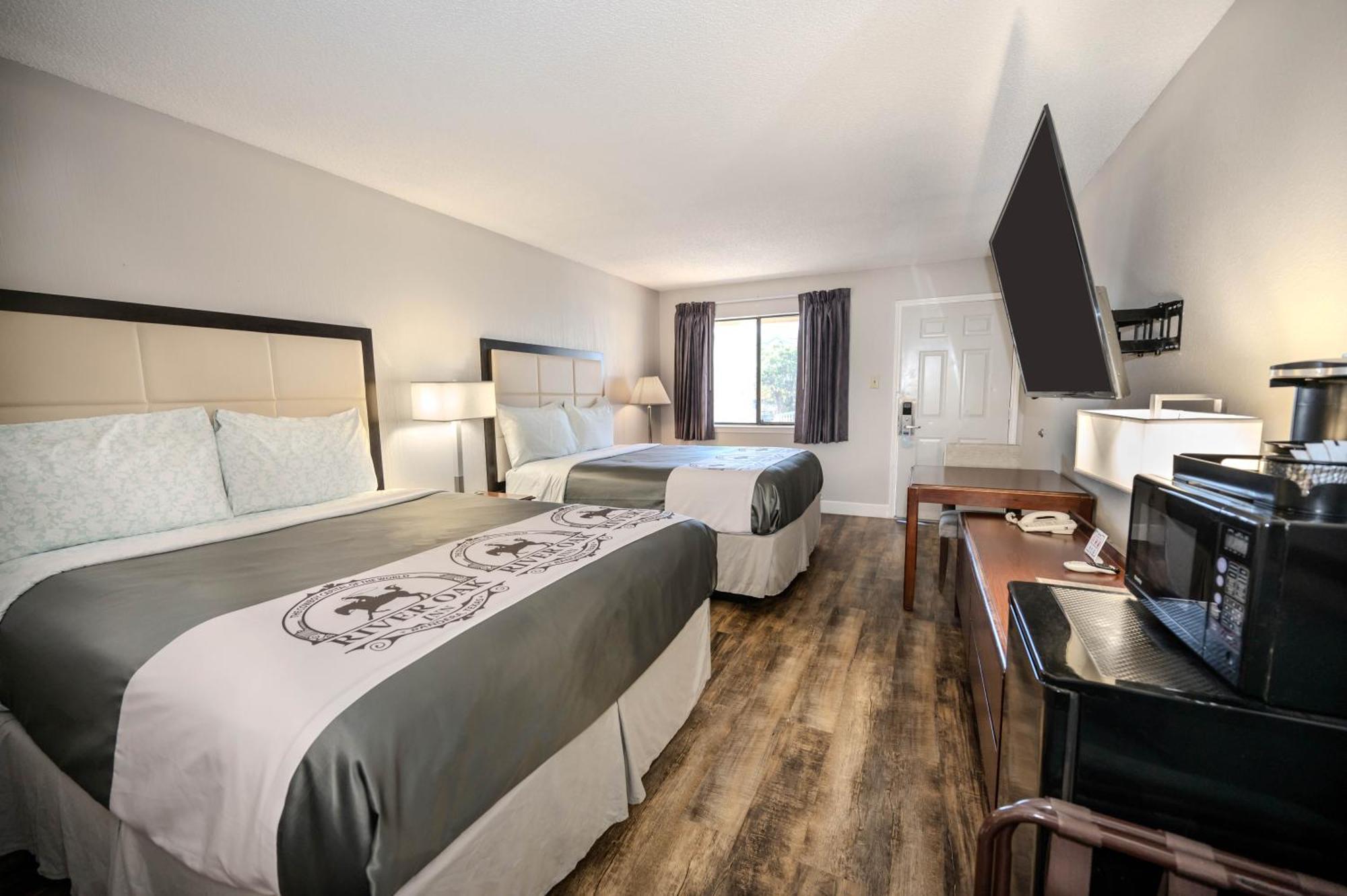 River Oak Motel *